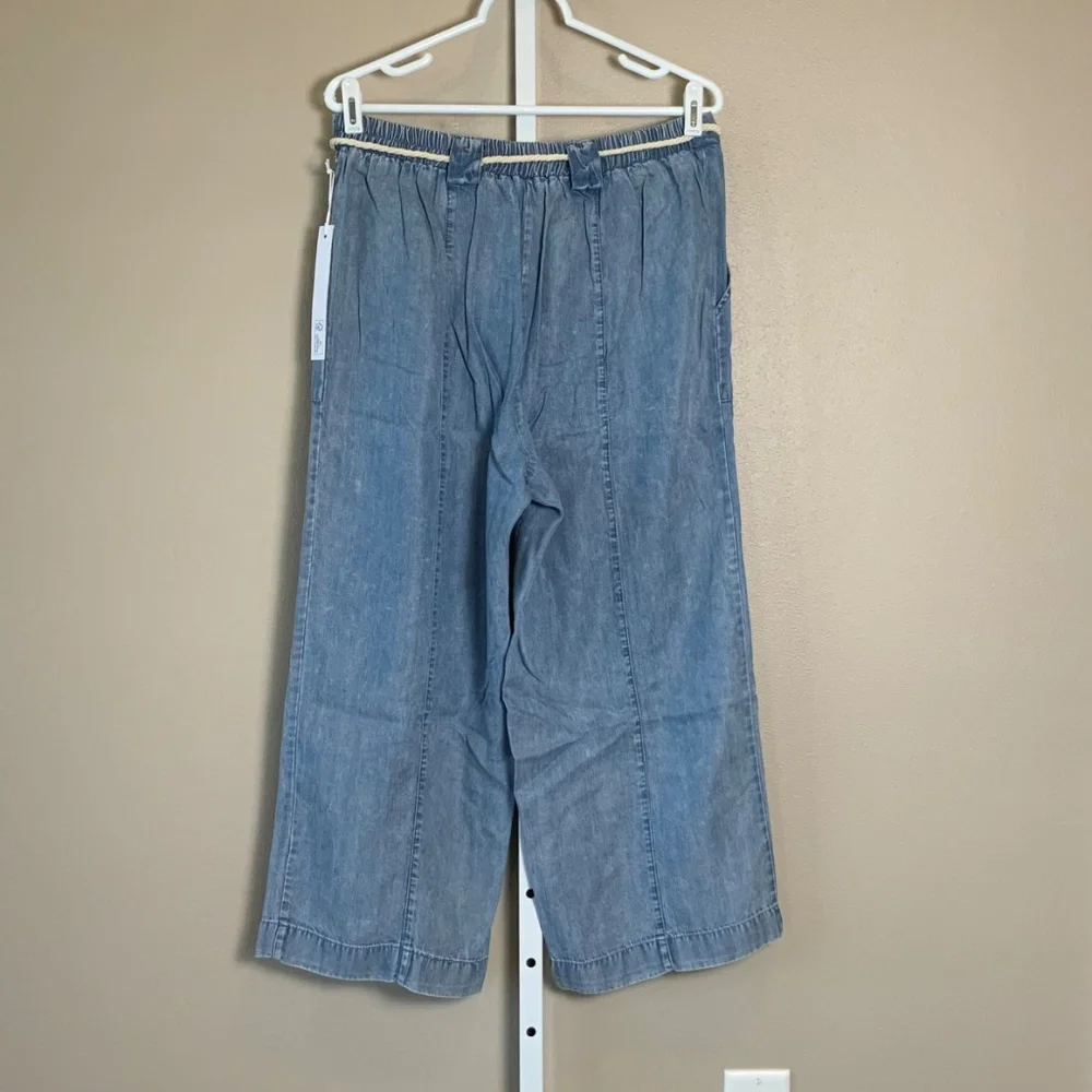 Jane + Delancey Chambray Lightweight Cropped Belted Pants - Picture 9 of 16